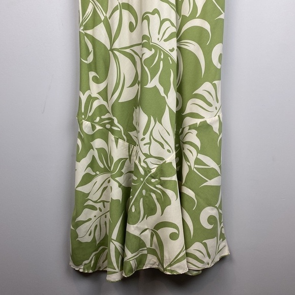 SHANNON Marie • Hawaii Monstera Midi Dress - Picture 3 of 11